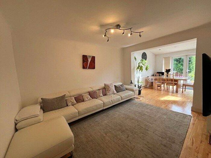 5 Bedroom Semi-Detached House To Rent In St. Margarets Road, Edgware, HA8