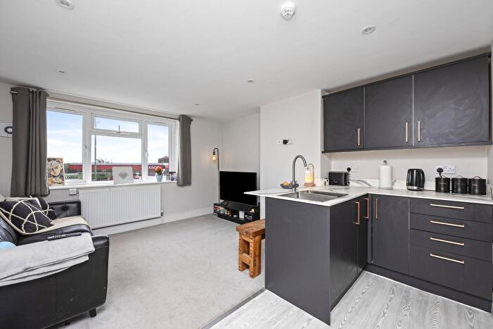 2 Bedroom Flat For Sale In Hangleton Road, Hove, BN3