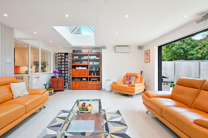 4 Bedroom Link Detached House For Sale In The Grove, Biggin Hill, Westerham, TN16