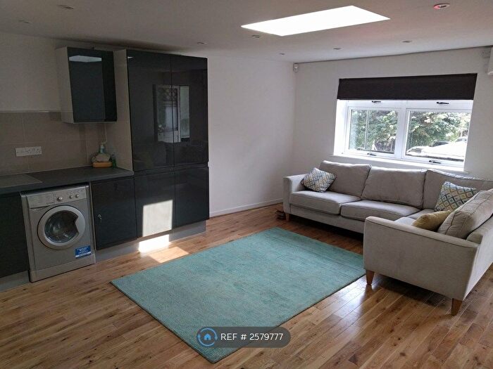 4 Bedroom Flat To Rent In South Norwood, London, SE25