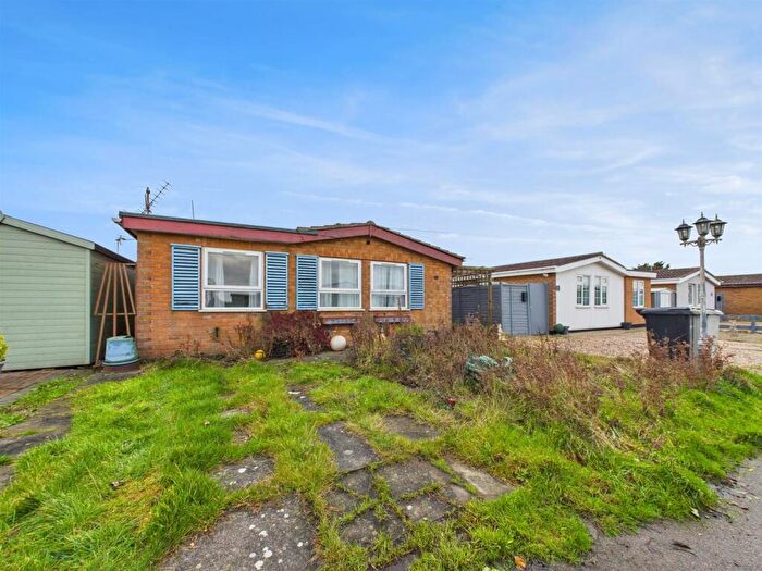 2 Bedroom Detached Bungalow For Sale In The Court, Anderby Creek, Skegness, PE24