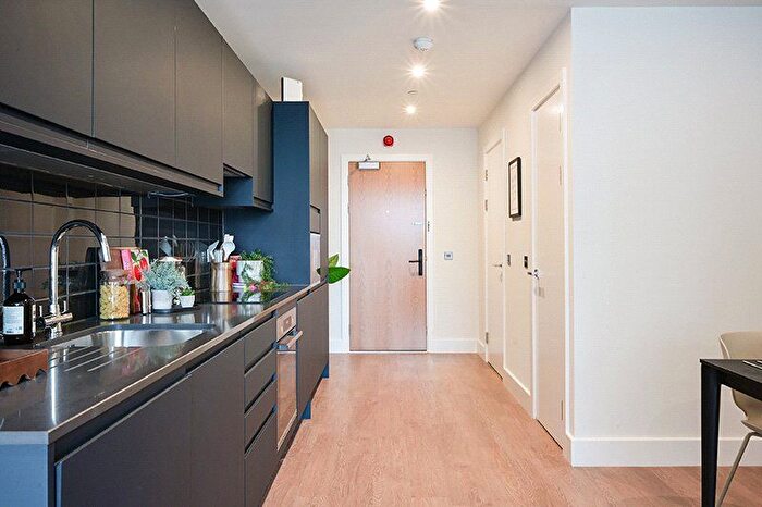 2 Bedroom Flat To Rent In Uncle Leeds, Whitehall, LS12