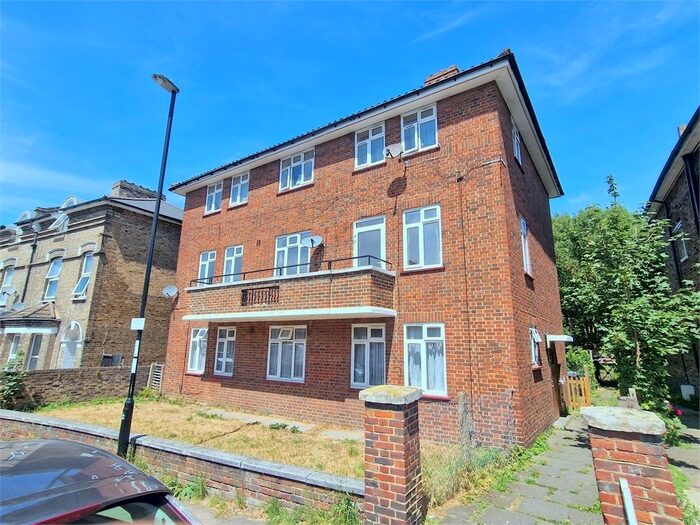 3 Bedroom Flat To Rent In George Lane, Lewisham, London, SE13