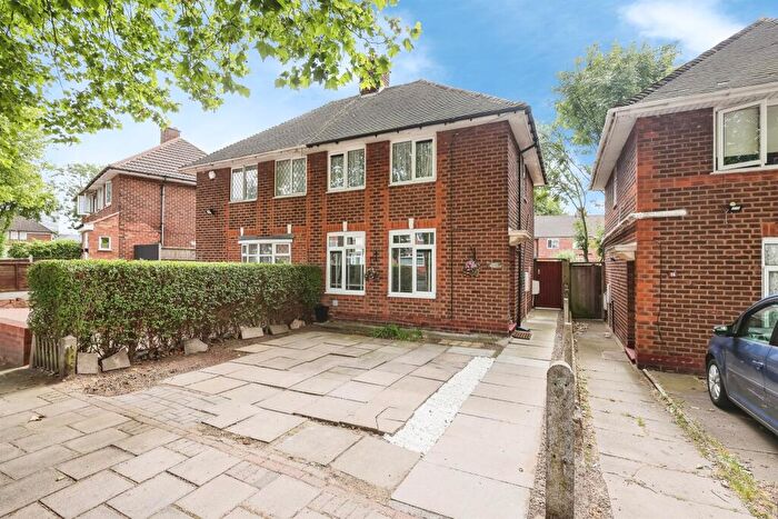 3 Bedroom Semi-Detached House For Sale In Hilderstone Road, Birmingham, B25