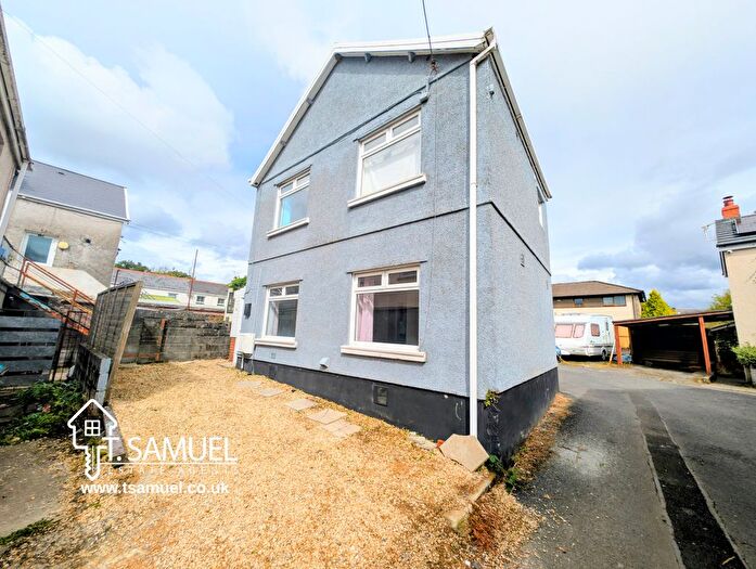 3 Bedroom Detached House For Sale In - Commercial Street, Ystradgynlais, Swansea, SA9