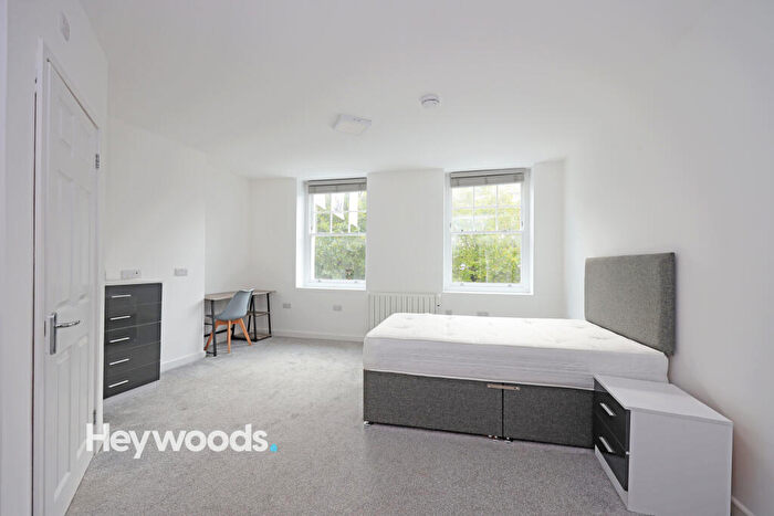 House Of Multiple Occupation To Rent In Room, Ironmarket, ST5