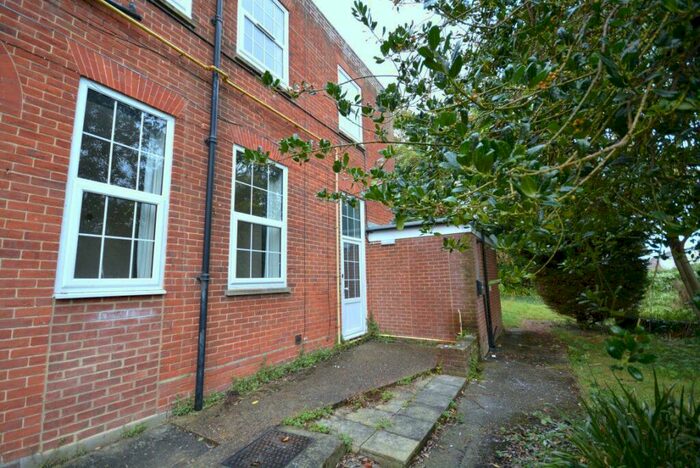 2 Bedroom Flat To Rent In Chapel Flat, Elm Grove, Westgate-On-Sea, CT8