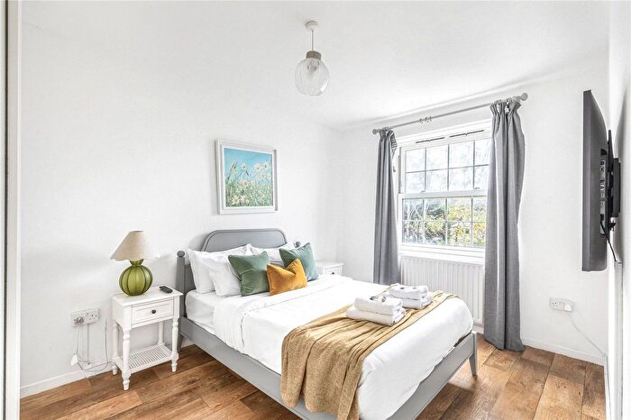 3 Bedroom Flat To Rent In Sackville House, London, SW16
