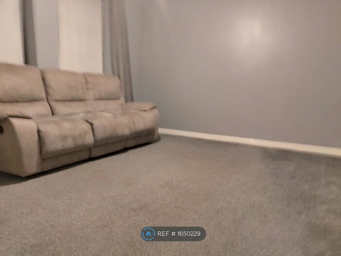 2 Bedroom Flat To Rent In National Court, Methil, Leven, KY8