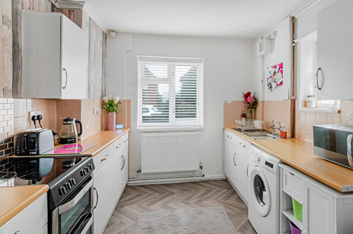 3 Bedroom End Of Terrace House For Sale In Circular Road, Chesterfield, S43