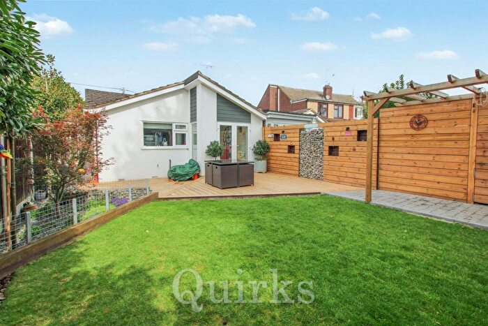 3 Bedroom Semi-Detached Bungalow For Sale In Norsey View Drive, Billericay, Essex, CM12