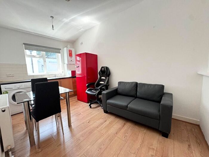 1 Bedroom Flat To Rent In Hendon Lane, London, N3