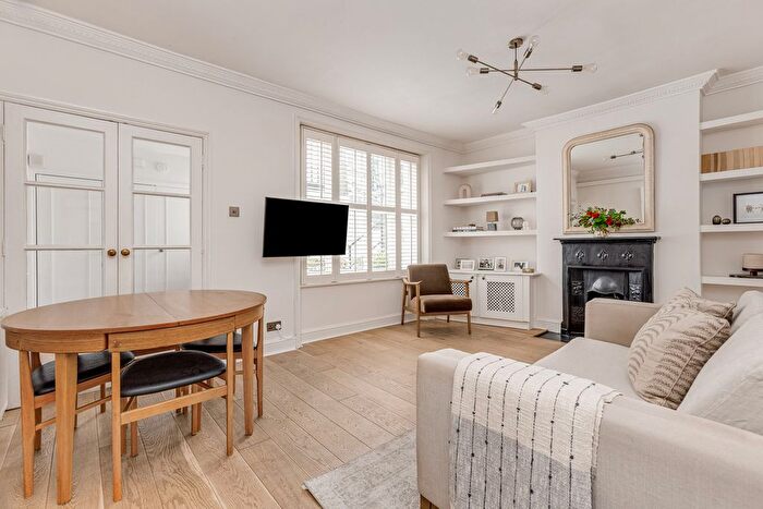 2 Bedroom Flat For Sale In Kempsford Gardens, London, SW5