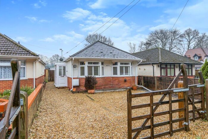 3 Bedroom Bungalow For Sale In Twiggs Lane, Marchwood, Southampton, Hampshire, SO40