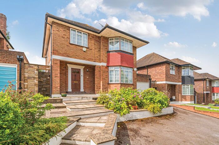 4 Bedroom Detached House To Rent In The Ridings, Ealing, W5