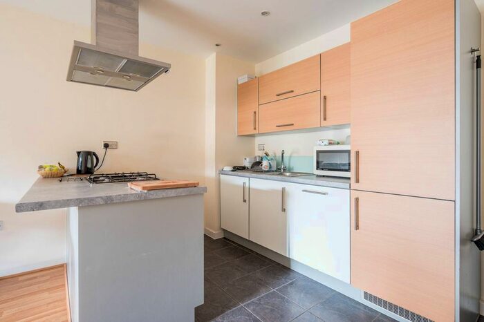 2 Bedroom Flat To Rent In Park View Court, Bow, London, E3