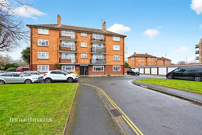 2 Bedroom Flat For Sale In Spring Road, Feltham, TW13
