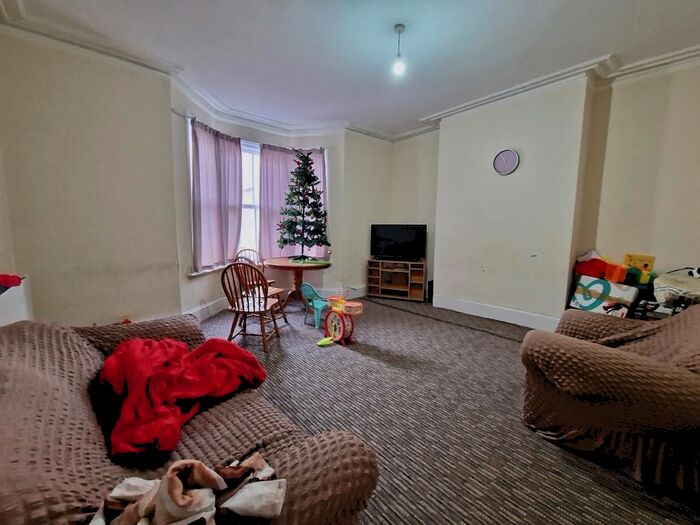 2 Bedroom Flat To Rent In Montague Street, Worthing, BN11