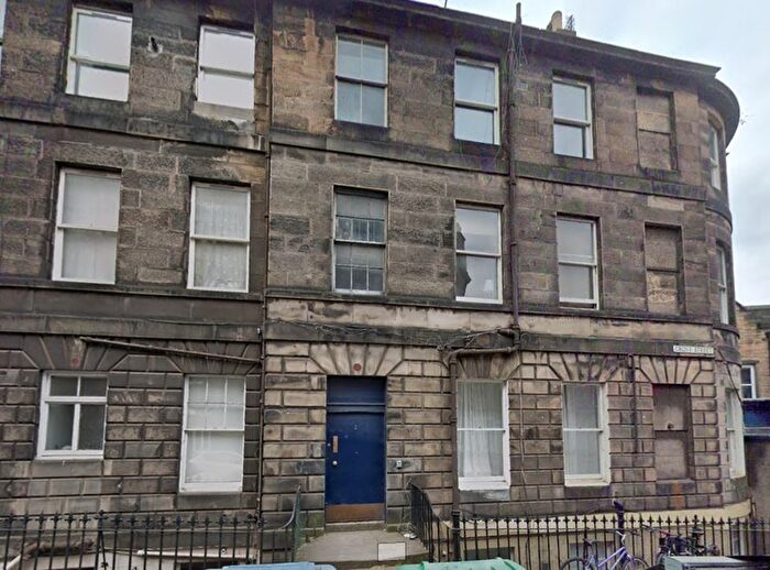 2 Bedroom Flat To Rent In Grove Street, Edinburgh, EH3