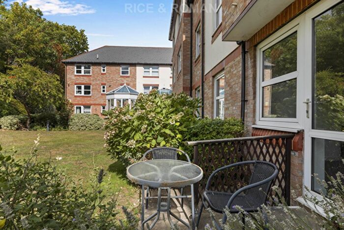 1 Bedroom Flat For Sale In Kathleen Godfree Court, Wimbledon, SW19