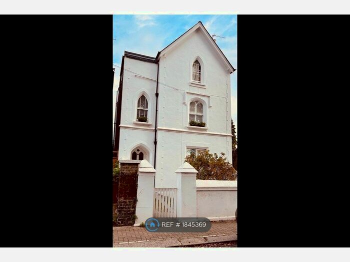 2 Bedroom Maisonette To Rent In Woodlands Grove, Isleworth, TW7