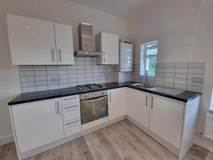 2 Bedroom Flat To Rent In Cadogan Road, Surbiton, London, KT6