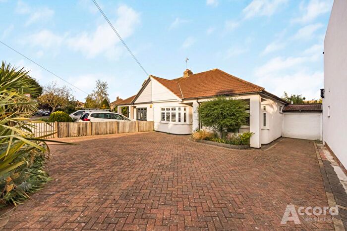 2 Bedroom Semi-Detached House For Sale In Clyde Way, Romford, RM1
