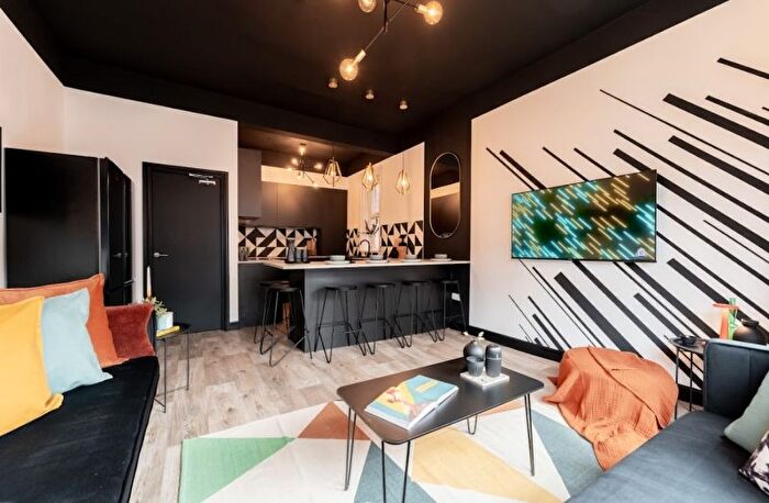 6 Bedroom Property To Rent In Headingley Avenue, Headingley, Leeds, LS6