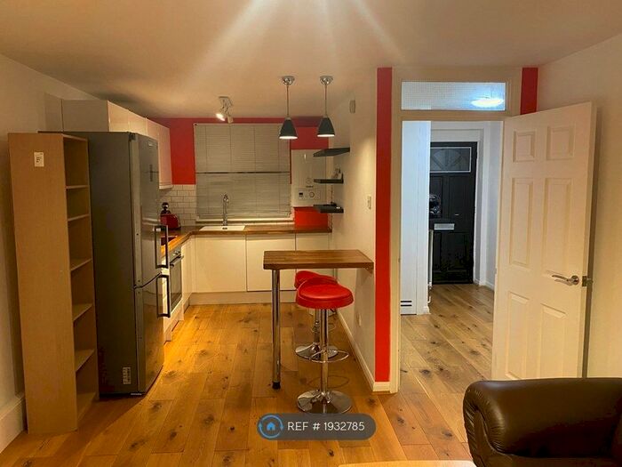 1 Bedroom Flat To Rent In Clarence Lane, London, SW15