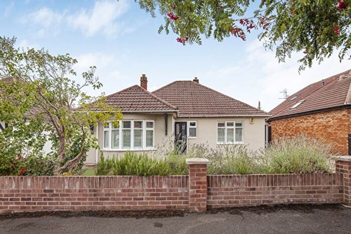 3 Bedroom Bungalow To Rent In Brashfield Road, Bicester, OX26