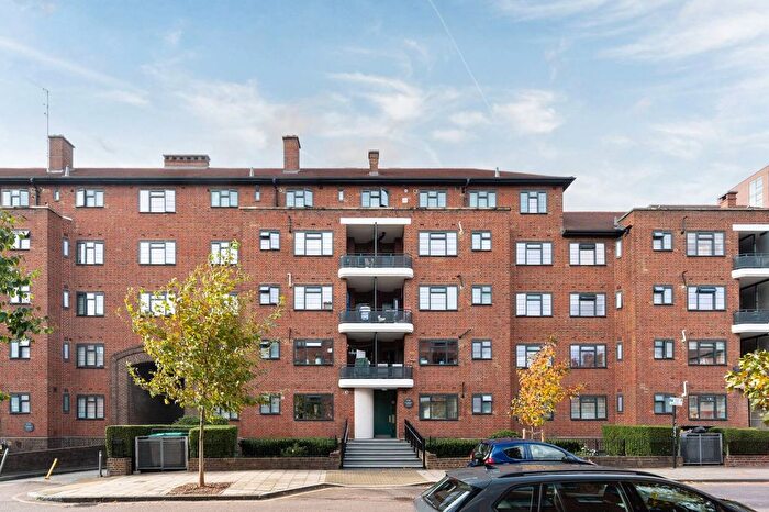 2 Bedroom Flat To Rent In Wandsworth Road, Vauxhall, London, SW8