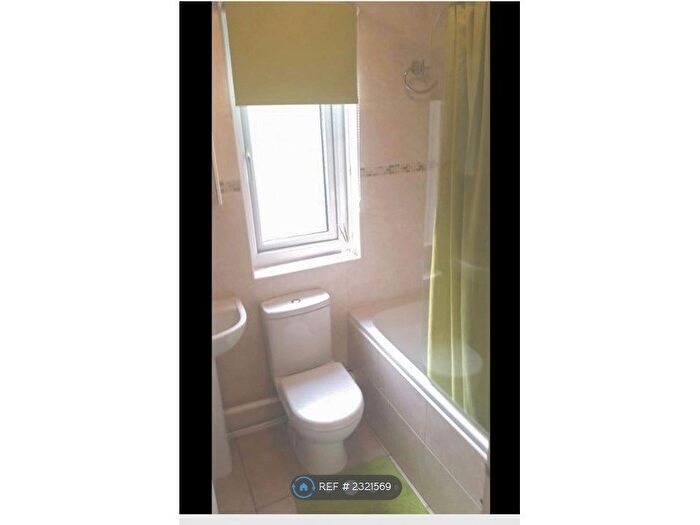 1 Bedroom Flat To Rent In Chantrell Court, Leeds, LS2