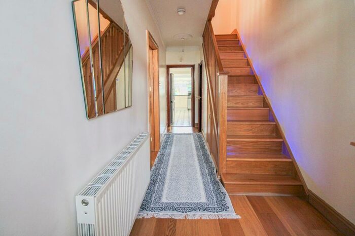 5 Bedroom End Of Terrace House To Rent In Glenthorne Avenue, Croydon, CR0