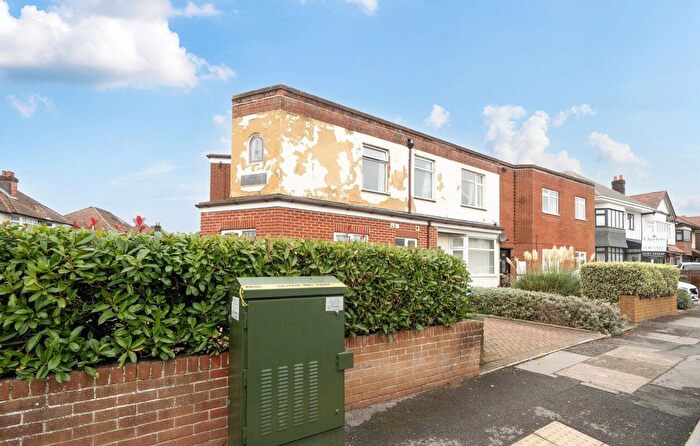 2 Bedroom Maisonette For Sale In Upper Shirley Avenue, Upper Shirley, Southampton, Hampshire, SO15