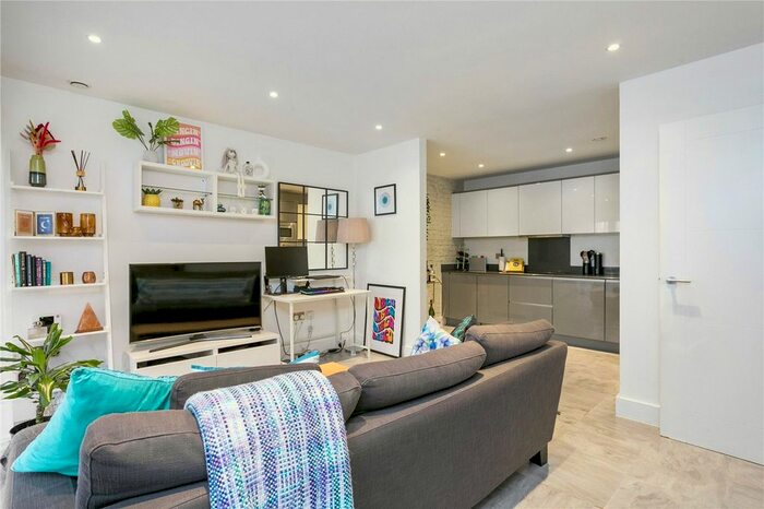 1 Bedroom Flat To Rent In Whiston Road, London, E2