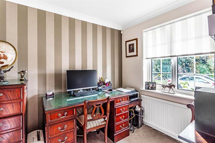 4 Bedroom Detached House For Sale In Oldfield Gardens, Ashtead, KT21