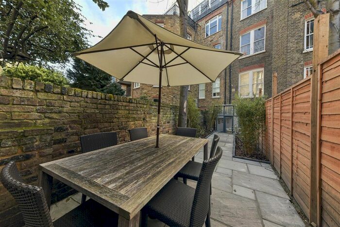 1 Bedroom Flat For Sale In Elgin Avenue, London, W9