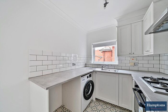 2 Bedroom Apartment To Rent In Queens Road, Weybridge, KT13