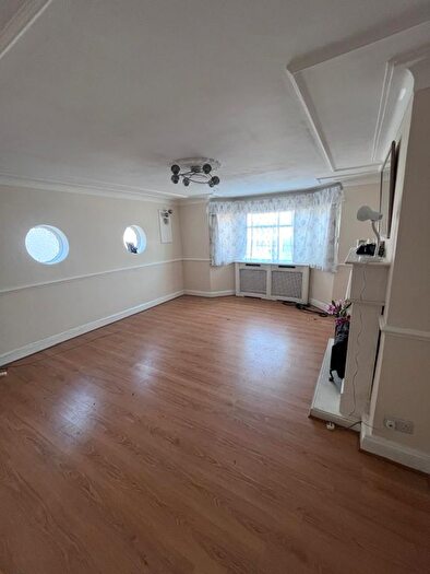 3 Bedroom Semi-Detached House To Rent In Stanley Road North, Rainham, RM13