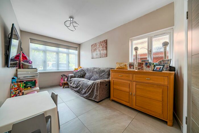 4 Bedroom Detached House For Sale In Village Road, Enfield, EN1