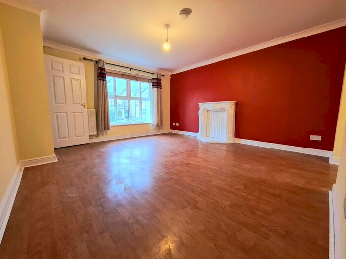 3 Bedroom House To Rent In Sunset Road, Thamesmead, SE28