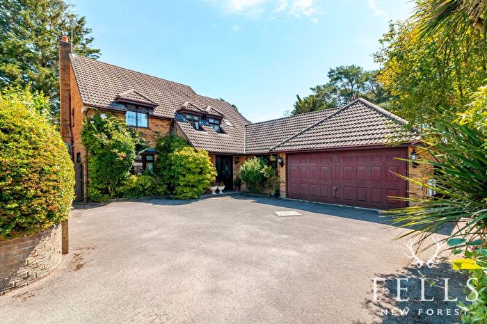 4 Bedroom Detached House For Sale In Ivy Close, St. Leonards, BH24