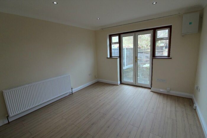 1 Bedroom Flat To Rent In Stanley Avenue, Dagenham, London, RM8