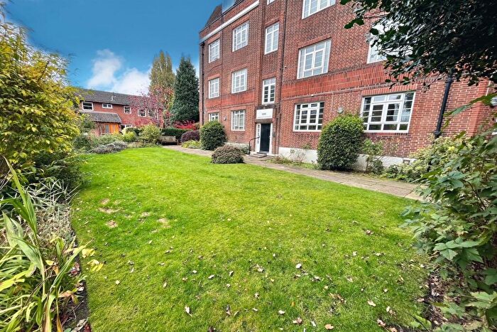 3 Bedroom Apartment For Sale In Wilmslow Road, Didsbury, M20