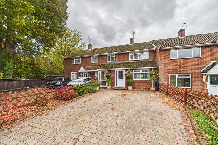 3 Bedroom Terraced House For Sale In Meadow Way, Priestwood, Bracknell, Berkshire, RG42