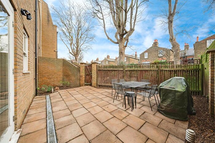 1 Bedroom Property To Rent In Hazlewood Mews, London, SW9