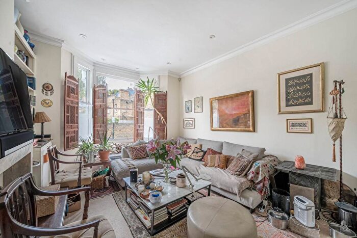 3 Bedroom Flat To Rent In Burnaby Street, Chelsea, London, SW10
