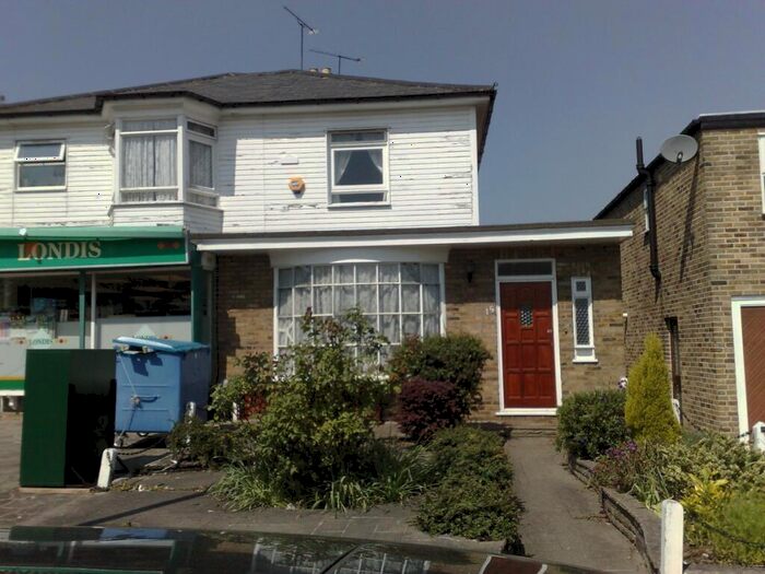 3 Bedroom Apartment To Rent In Avenue Road, Southgate, N14