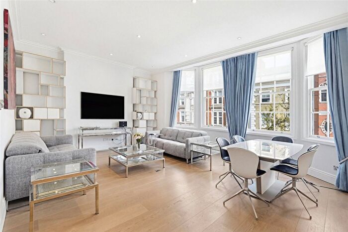 2 Bedroom Flat To Rent In North Audley Street, Mayfair, W1K