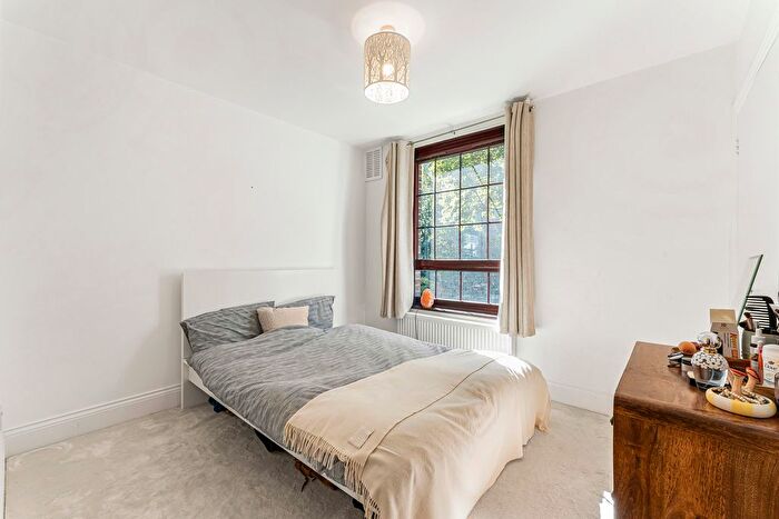 2 Bedroom Flat For Sale In Barlow House, Provost Estate, London, N1
